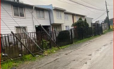 CASA DE DOS PISOS EN PLENA POBLACION