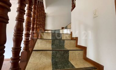 Preciosa y acogedora casa muy amplia.