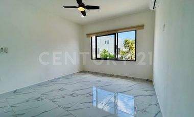 Casa en Venta | Arbolada a Estrenar | 3 recámaras | Alberca