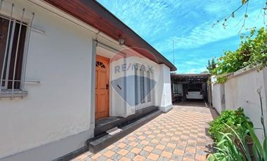 Encantadora Casa, con Gran Terreno 370 Mts2, Macul