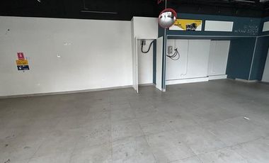 Local Esquina Los Militares, Las Condes