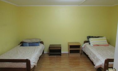SE ARRIENDA CASA 12 PERSONAS 10 DORMITORIOS