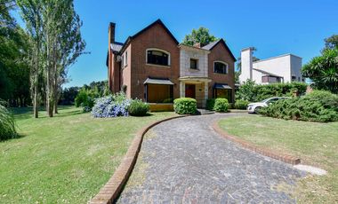 Casa en venta - Barrio San Facundo