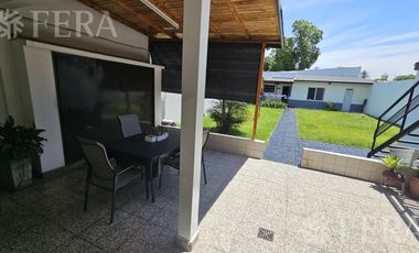 Venta de casa de 5 ambientes con cochera y quincho en Wilde