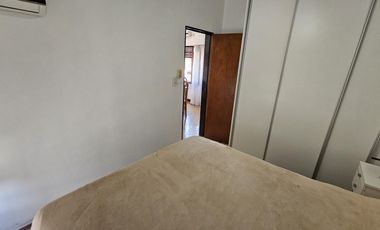 Venta de casa de 5 ambientes con cochera y quincho en Wilde