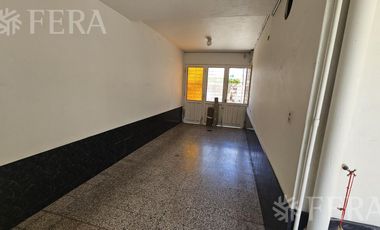 Venta de casa de 5 ambientes con cochera y quincho en Wilde