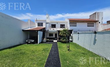 Venta de casa de 5 ambientes con cochera y quincho en Wilde