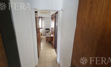 Venta de casa de 5 ambientes con cochera y quincho en Wilde