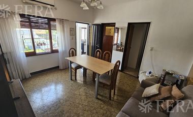 Venta de casa de 5 ambientes con cochera y quincho en Wilde