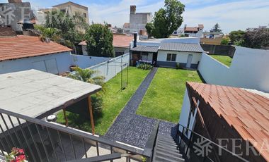 Venta de casa de 5 ambientes con cochera y quincho en Wilde