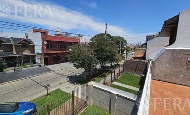 Venta de casa de 5 ambientes con cochera y quincho en Wilde