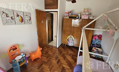 Venta de casa de 5 ambientes con cochera y quincho en Wilde