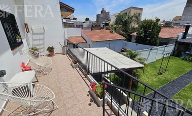 Venta de casa de 5 ambientes con cochera y quincho en Wilde