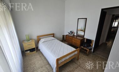 Venta de casa de 5 ambientes con cochera y quincho en Wilde
