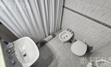 Venta de casa de 5 ambientes con cochera y quincho en Wilde