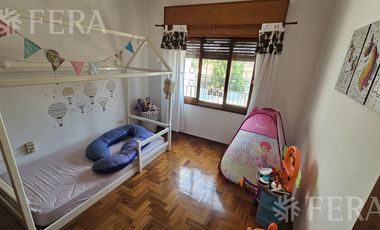 Venta de casa de 5 ambientes con cochera y quincho en Wilde
