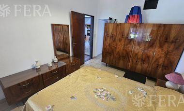 Venta de casa de 5 ambientes con cochera y quincho en Wilde
