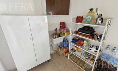 Venta de casa de 5 ambientes con cochera y quincho en Wilde