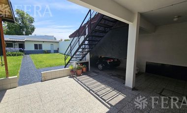 Venta de casa de 5 ambientes con cochera y quincho en Wilde