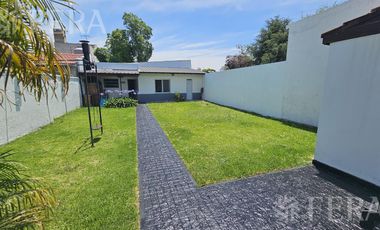 Venta de casa de 5 ambientes con cochera y quincho en Wilde