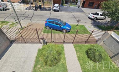 Venta de casa de 5 ambientes con cochera y quincho en Wilde