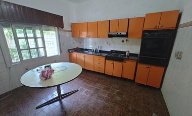 Casa en venta en Isidro Casanova