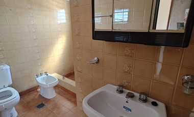 Casa en venta en Isidro Casanova