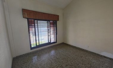 Casa en venta en Isidro Casanova