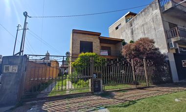 Casa en venta en Isidro Casanova