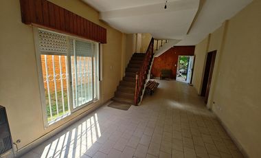 Casa en venta en Isidro Casanova