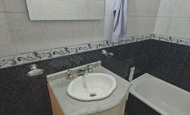 Casa en venta en Isidro Casanova