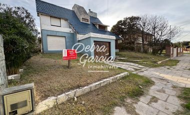 CASA A REFACCIONAR VENTA BARRIO SAN RAFAEL MDA 4 AMB 1 CUADRA DEL MAR GAS NATURAL COCHERA PARRILLA