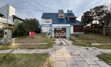 CASA A REFACCIONAR VENTA BARRIO SAN RAFAEL MDA 4 AMB 1 CUADRA DEL MAR GAS NATURAL COCHERA PARRILLA
