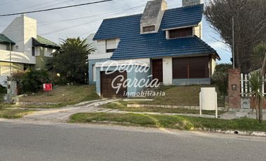 CASA A REFACCIONAR VENTA BARRIO SAN RAFAEL MDA 4 AMB 1 CUADRA DEL MAR GAS NATURAL COCHERA PARRILLA