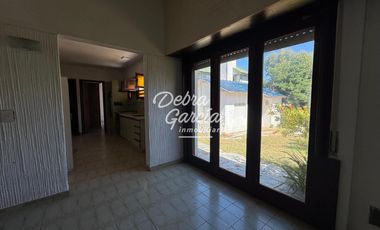 CASA A REFACCIONAR VENTA BARRIO SAN RAFAEL MDA 4 AMB 1 CUADRA DEL MAR GAS NATURAL COCHERA PARRILLA