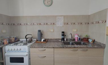 Departamento en Venta de 2 dormitorios. Balcón con vista. Cochera. Centro Zarate
