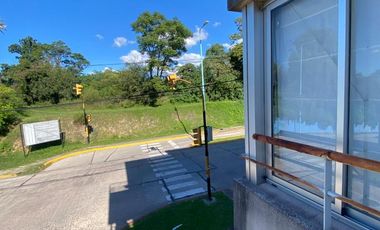 Departamento en Venta de 2 dormitorios. Balcón con vista. Cochera. Centro Zarate