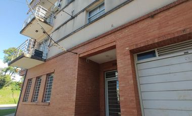 Departamento en Venta de 2 dormitorios. Balcón con vista. Cochera. Centro Zarate