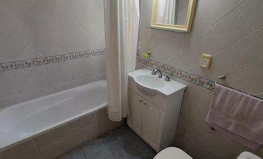 Departamento en Venta de 2 dormitorios. Balcón con vista. Cochera. Centro Zarate