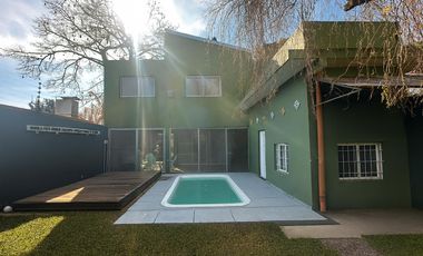 Casa 6 ambientes en Ranelagh con cochera y pileta
