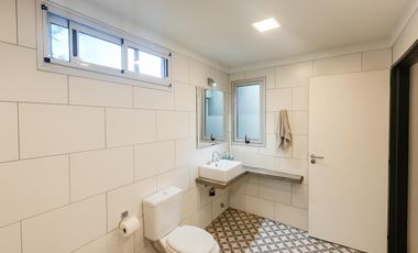 Casa 6 ambientes en Ranelagh con cochera y pileta