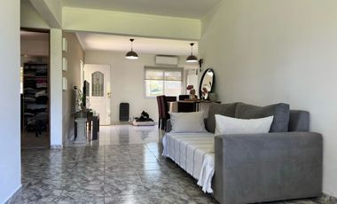 Casa en venta 3 ambientes 2 dormitorios Loma Verde Escobar Barrio abierto