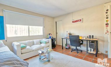 Casa en Venta de 5 Ambientes en Olivos con Jardín y Pileta