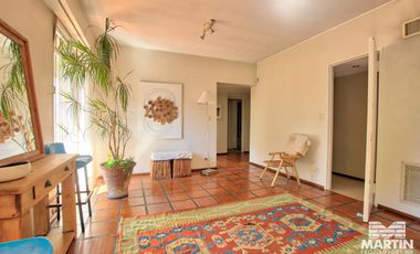 Casa en Venta de 5 Ambientes en Olivos con Jardín y Pileta