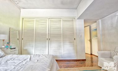 Casa en Venta de 5 Ambientes en Olivos con Jardín y Pileta