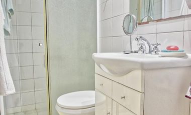 Casa en Venta de 5 Ambientes en Olivos con Jardín y Pileta