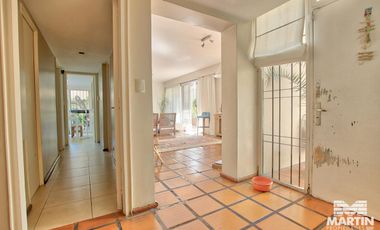 Casa en Venta de 5 Ambientes en Olivos con Jardín y Pileta
