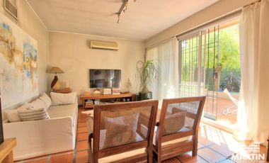 Casa en Venta de 5 Ambientes en Olivos con Jardín y Pileta