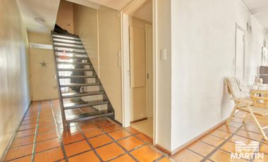 Casa en Venta de 5 Ambientes en Olivos con Jardín y Pileta