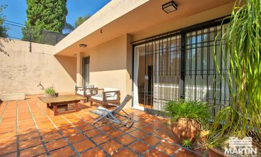 Casa en Venta de 5 Ambientes en Olivos con Jardín y Pileta